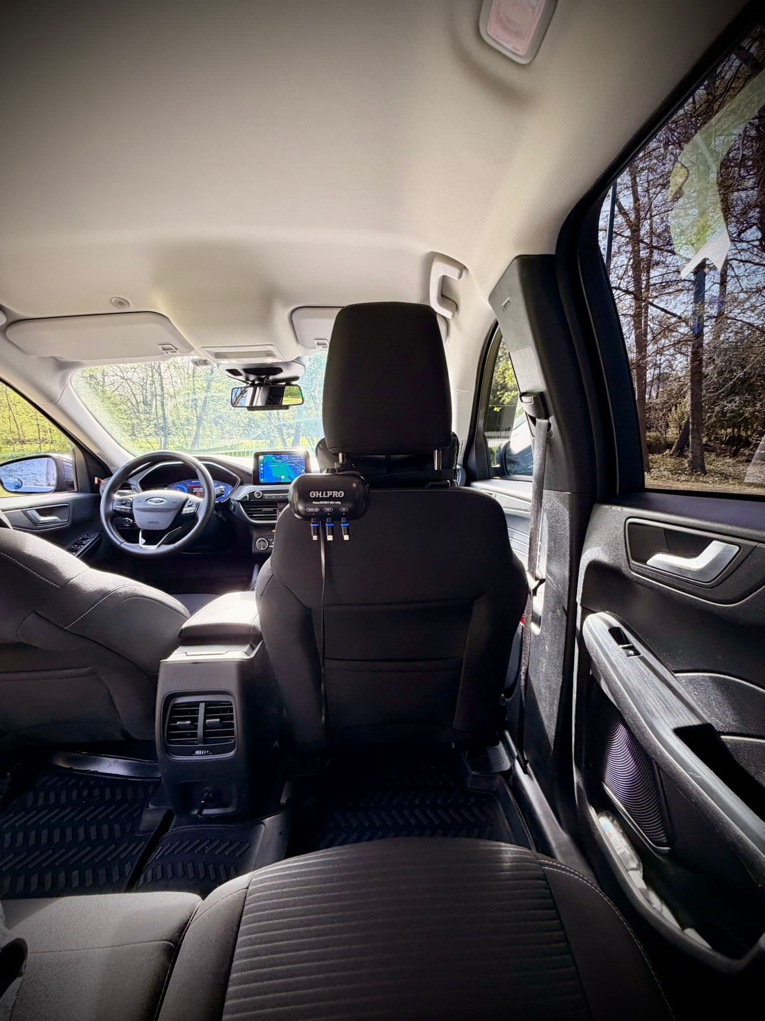 Siège avant passager du taxi Ozel — sellerie soignée et réglage personnalisé