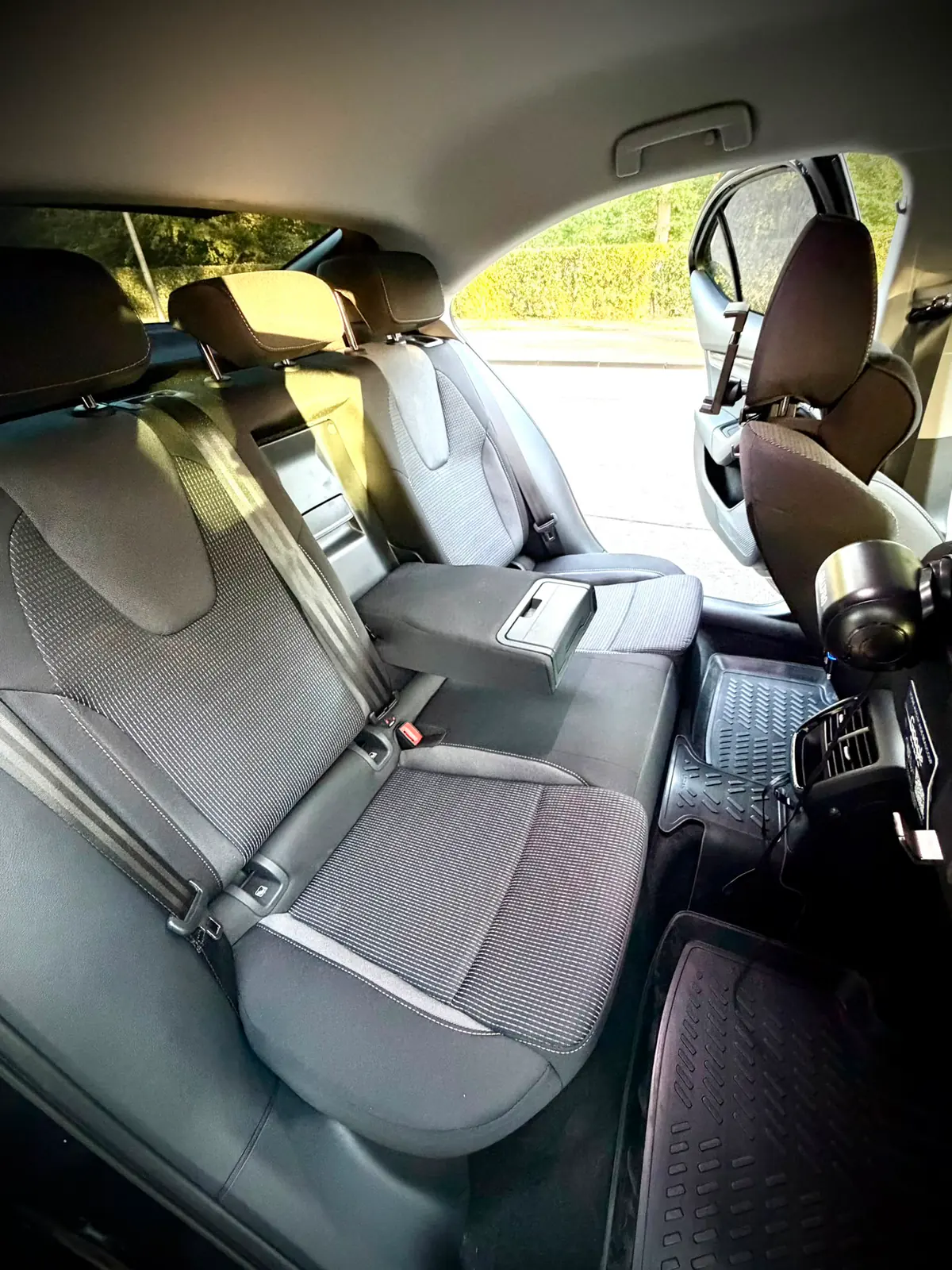 Intérieur arrière spacieux du taxi conventionné Taxi Ozel pour transport médical